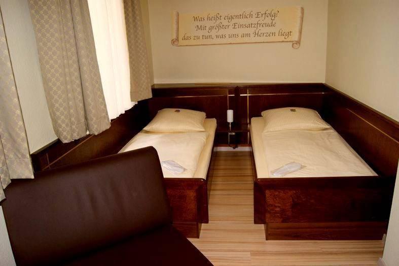 Hotel Am Wilhelmsplatz Stuttgart Room photo