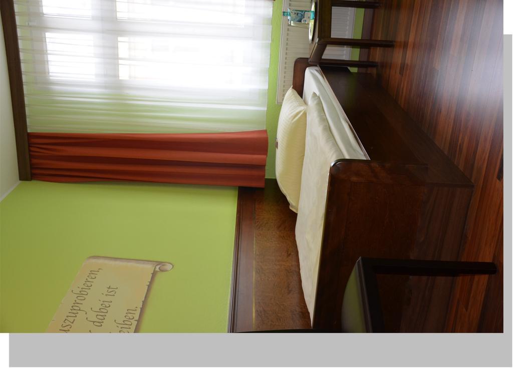 Hotel Am Wilhelmsplatz Stuttgart Room photo